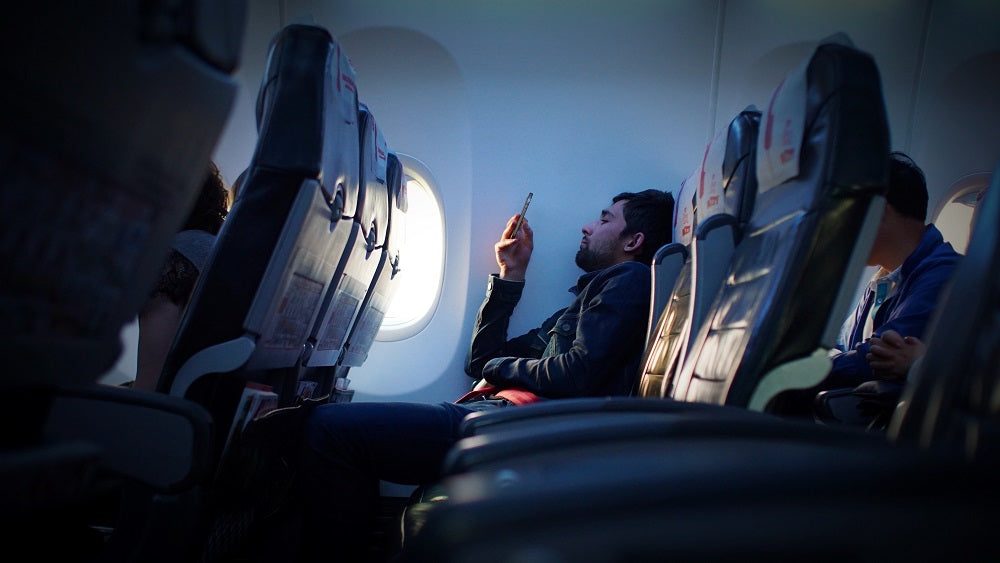 The Best Wireless Charger for In-Flight Travel